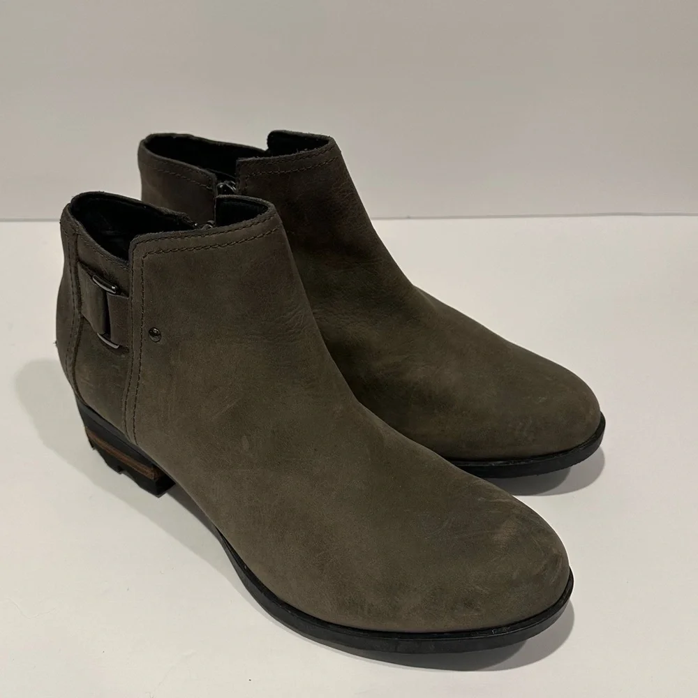 Sorel Women's Lolla Side Zip up Ankle Boots
